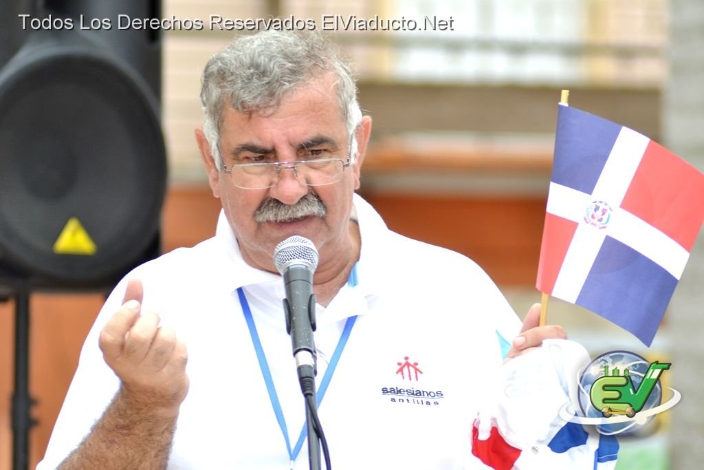 Padre Gregorio García da palabras finales en la Pascua juvenil 2013